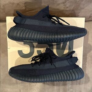Yeezy Boost 350 V2 “ Onyx” size 8.5